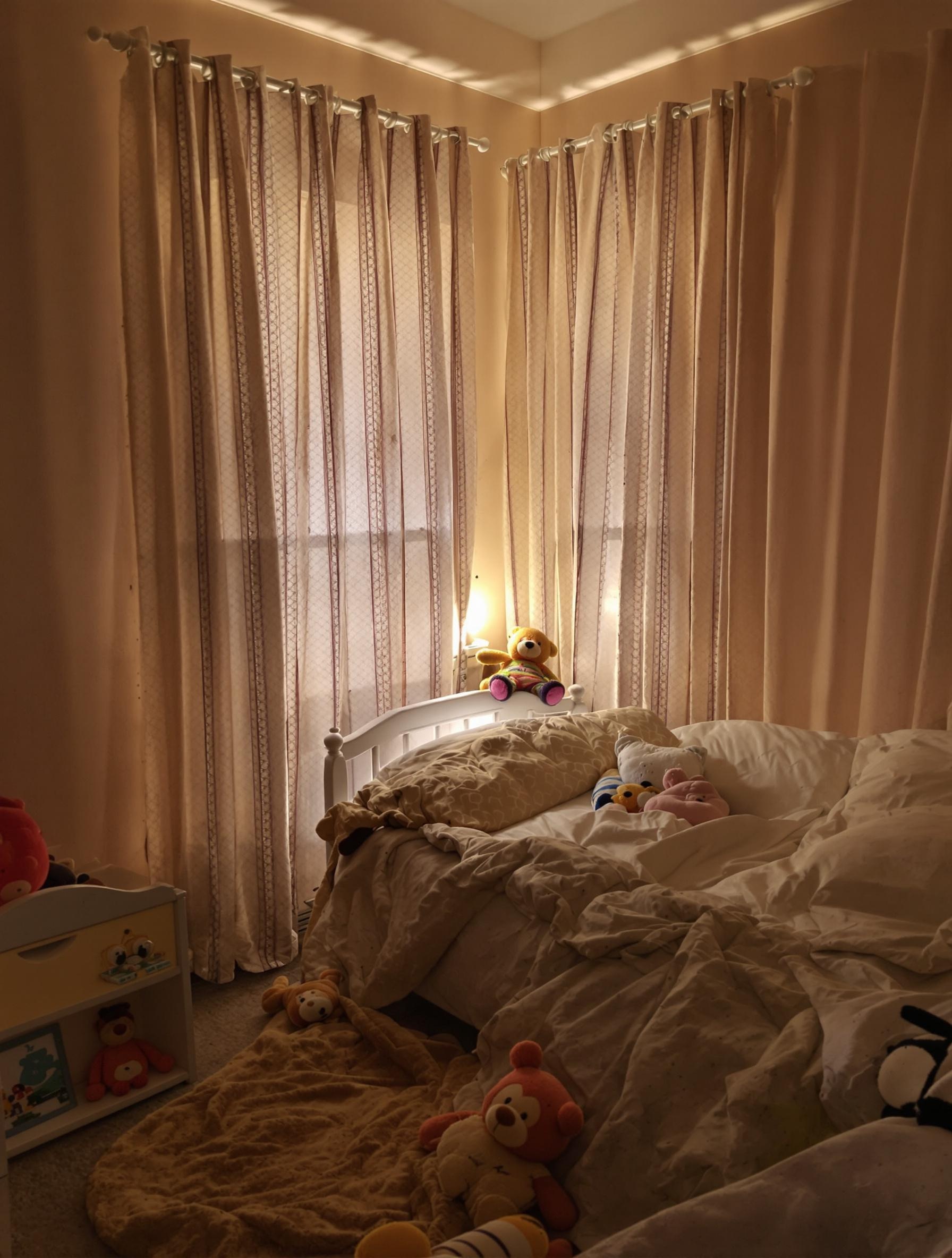 Une chambre d'enfant apaisante pour le coucher.